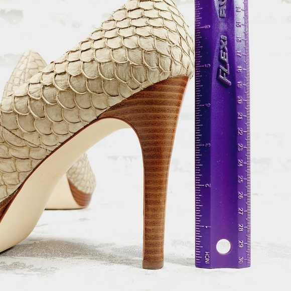 Calvin Klein Tan Round Toe High Heels Pump Shoes I98 - Picture 9 of 13